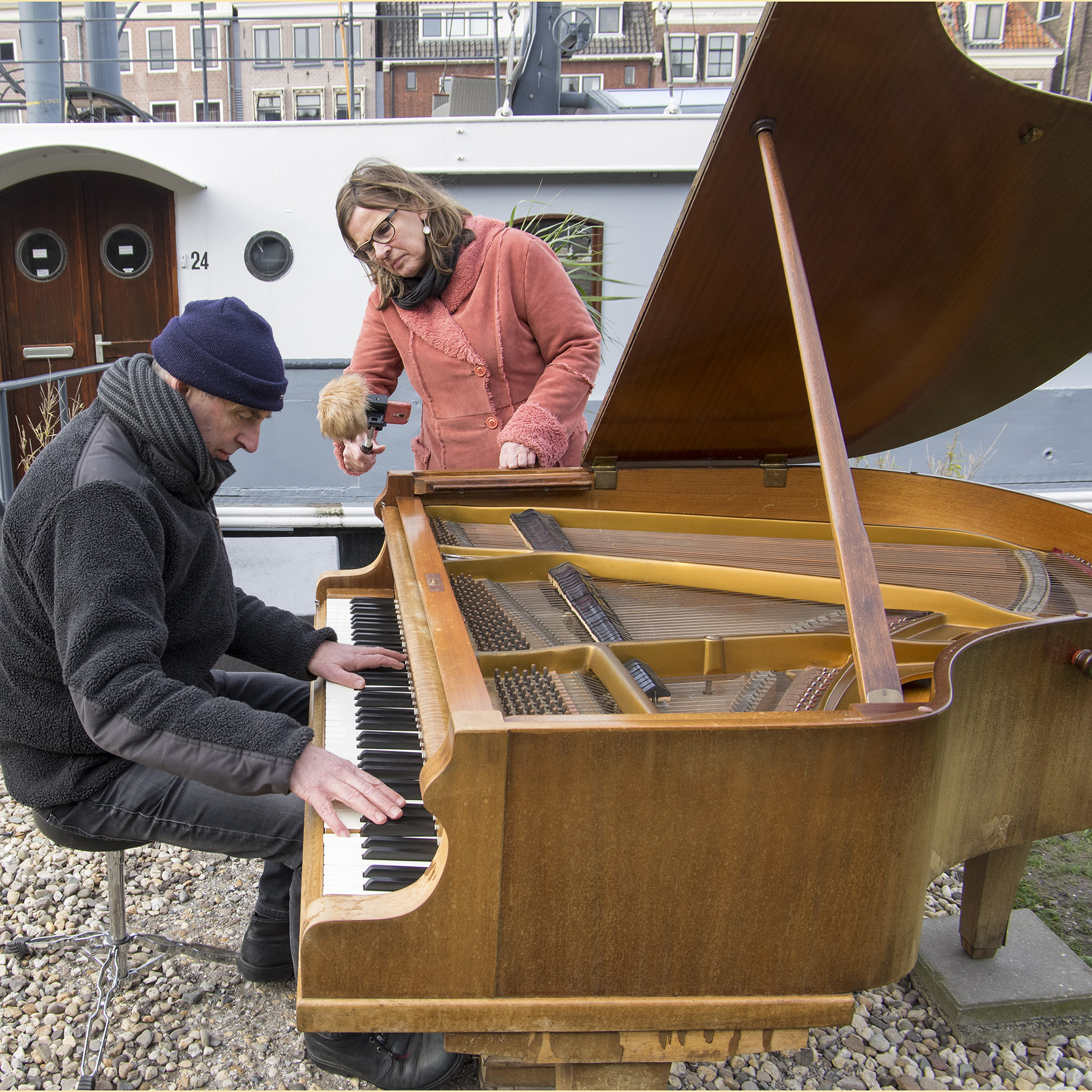 Cuun filmt de 'Buitenpianist'