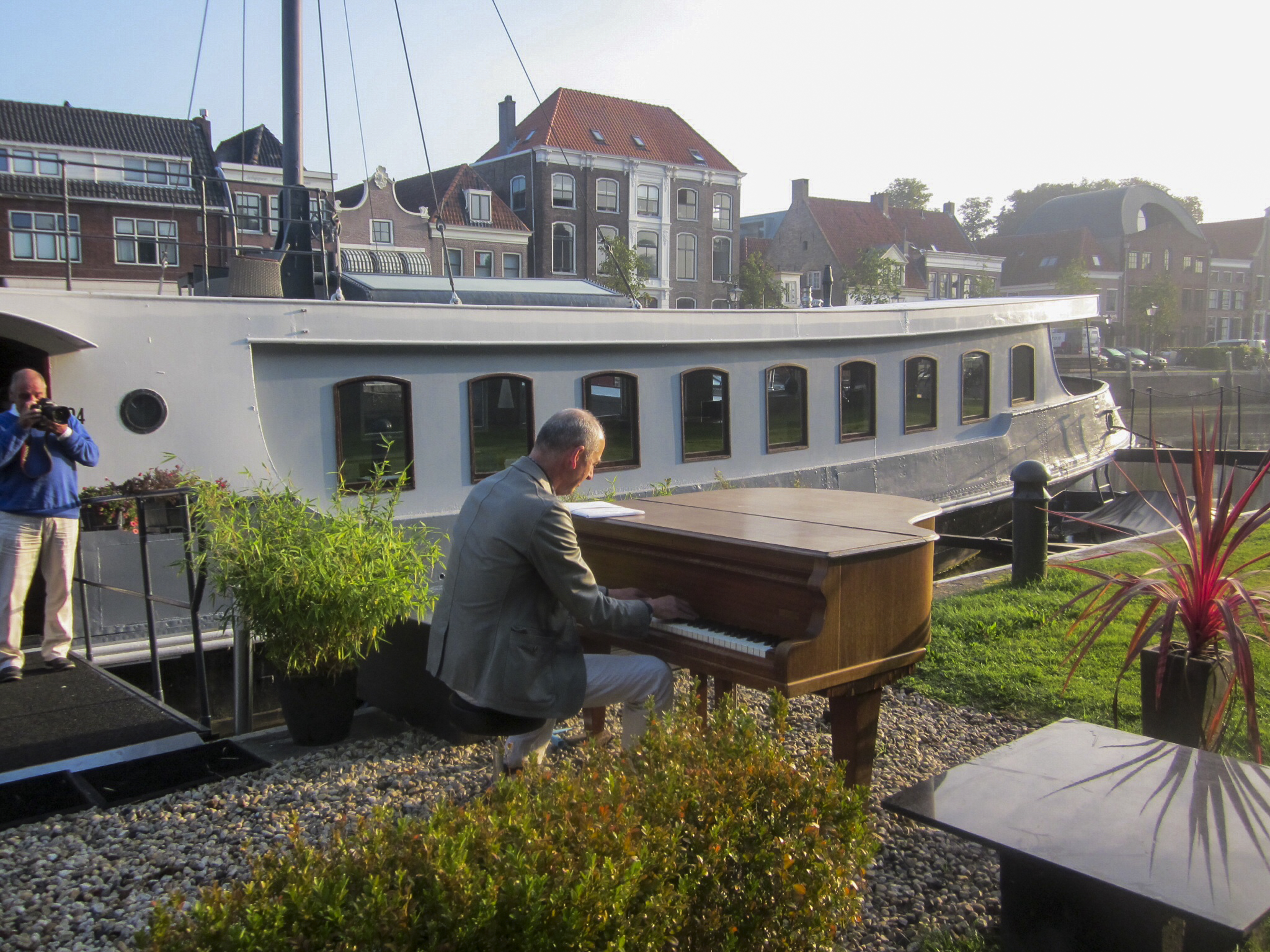 De Buitenpianist van Cultuurschip Thor